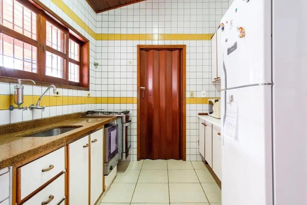 Bh4 - Bh4: Casa Com Piscina Ao Lado Da Praia Grande Ubatuba Kültér fotó